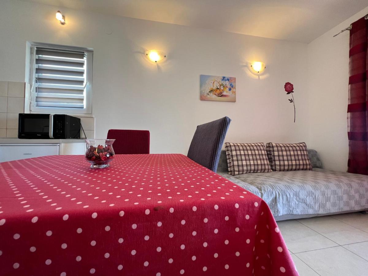 Apartmani Roje Sveti Filip I Jakov Eksteriør bilde