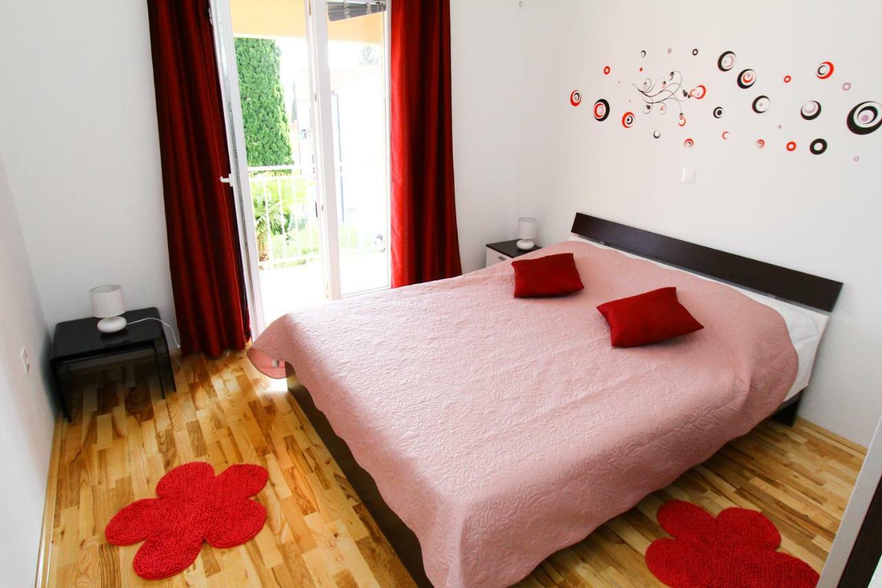 Apartmani Roje Sveti Filip I Jakov Eksteriør bilde